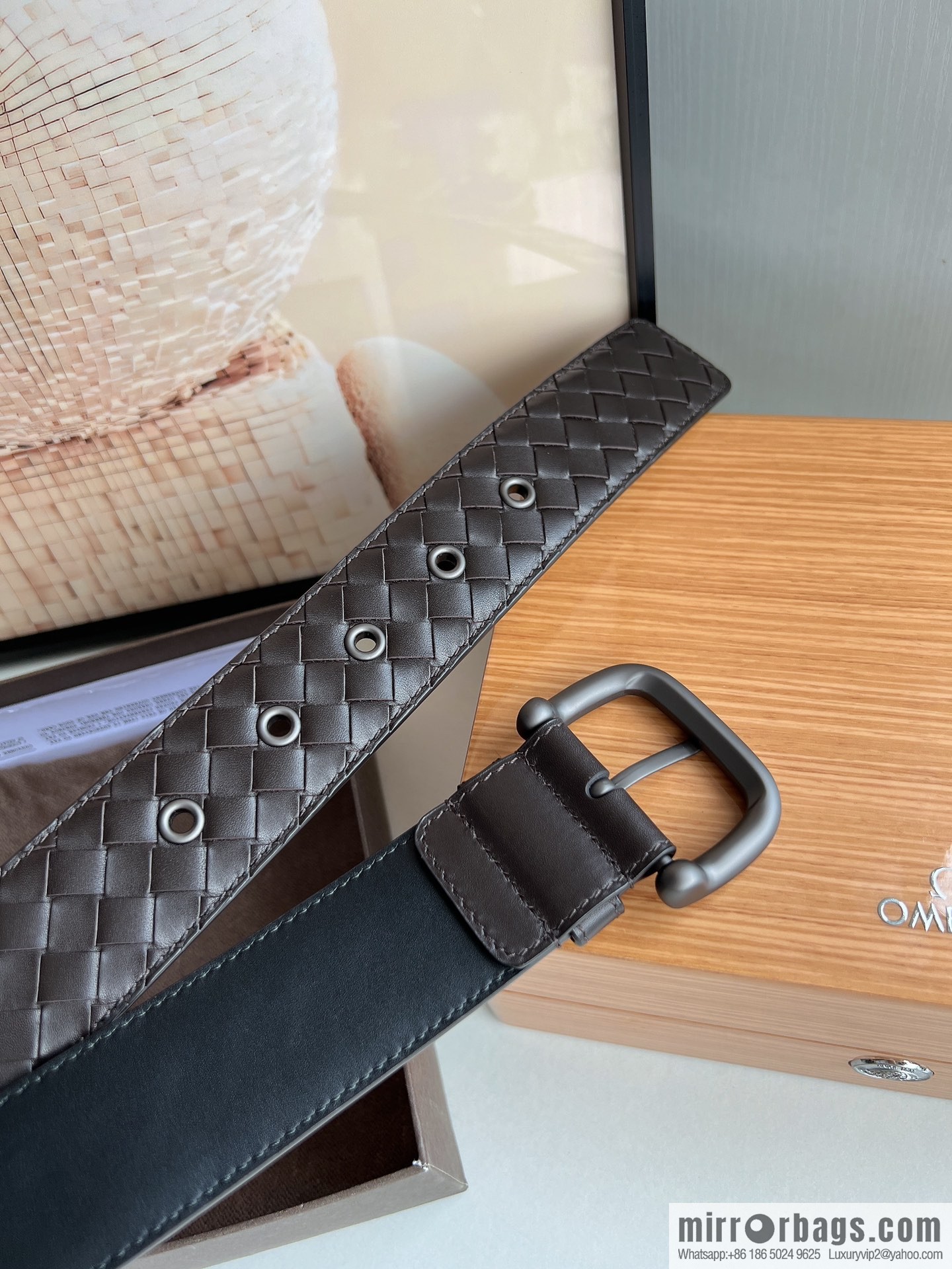 BV Baodian, imported calfskin woven small squares become a typical logo men 3.5cm.