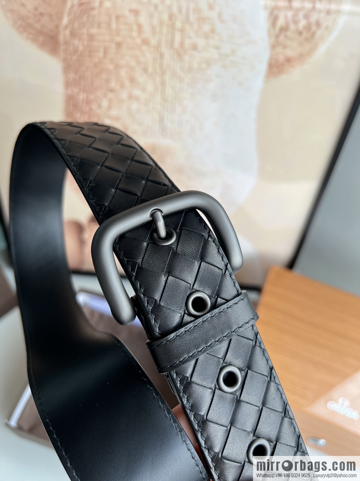 BV Baodian, imported calfskin woven small squares become a typical logo men 3.5cm.