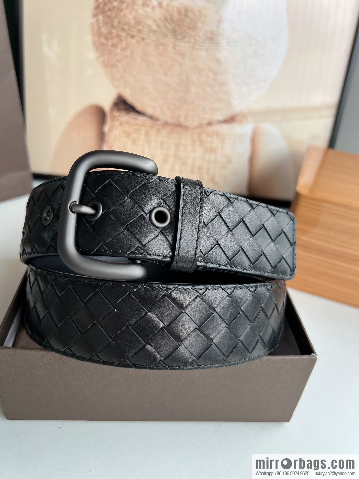 BV Baodian, imported calfskin woven small squares become a typical logo men 3.5cm.