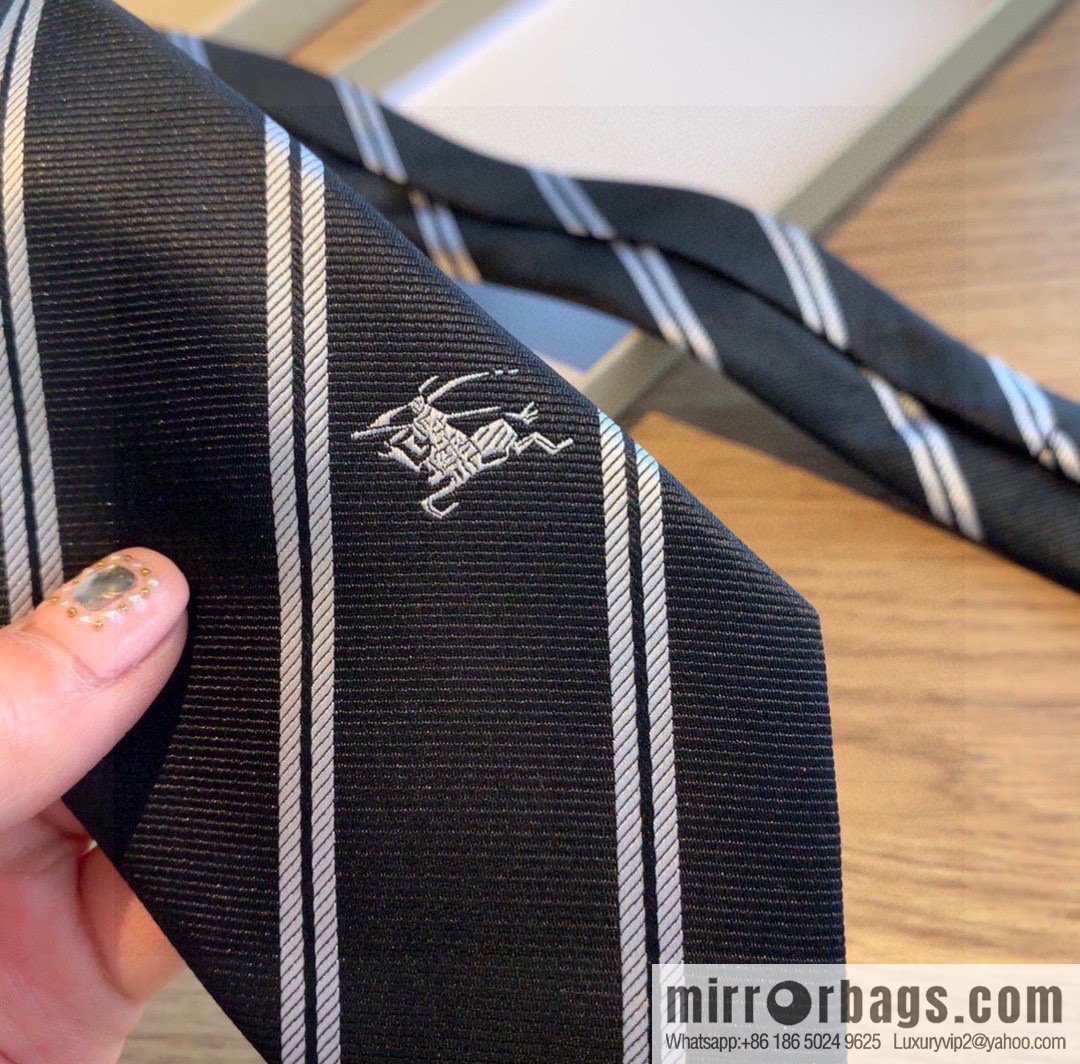 Burberry 100% Top Jacquard Silk Tie