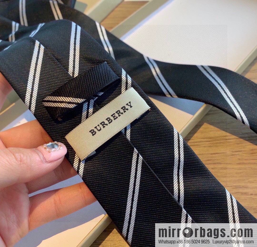 Burberry 100% Top Jacquard Silk Tie