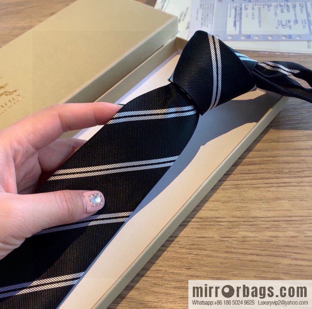 Burberry 100% Top Jacquard Silk Tie