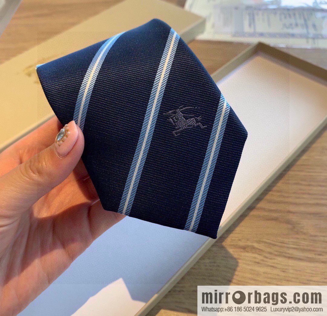 Burberry 100% Top Jacquard Silk Tie