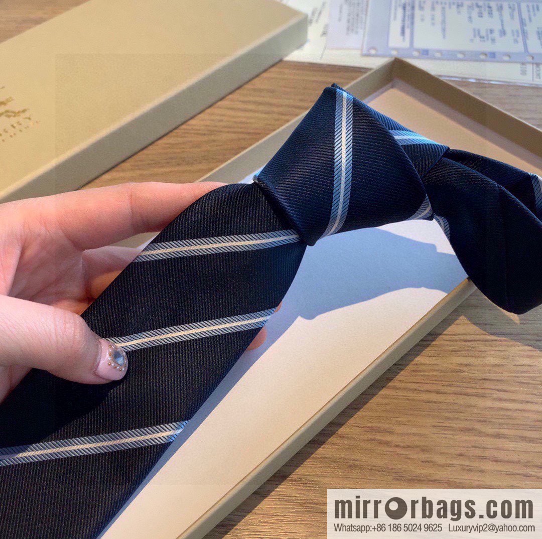 Burberry 100% Top Jacquard Silk Tie