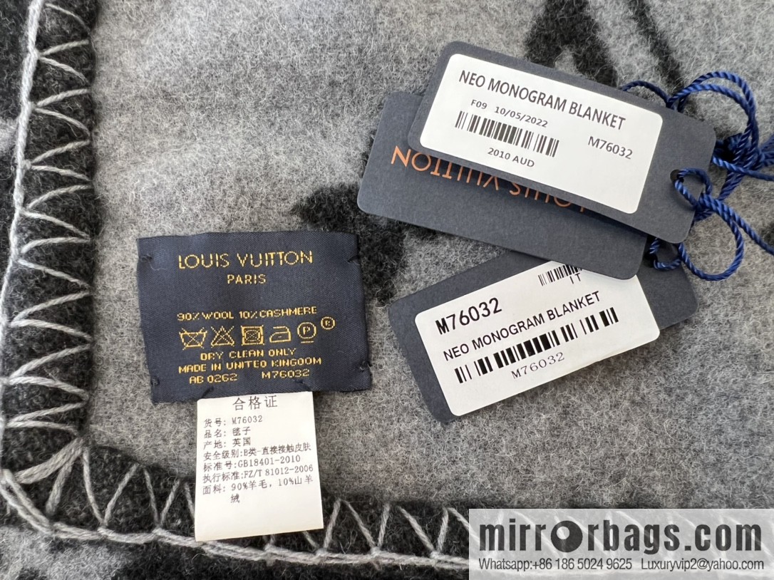LV Louis Vuitton Neo monogram blanket m76032