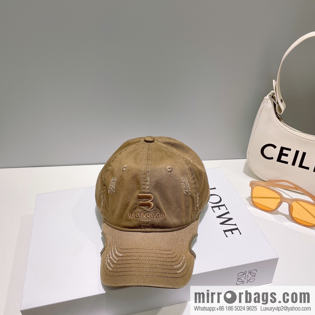 Balenciaga Embroidered letter logo baseball cap