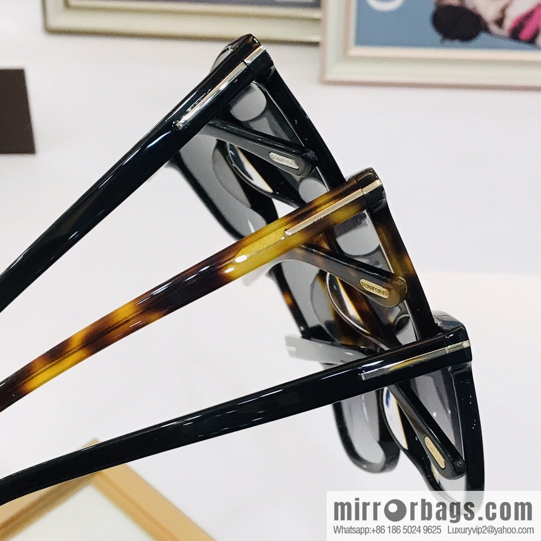 TOM FORD Tom Ford Plate Frame Unisex Sunglasses