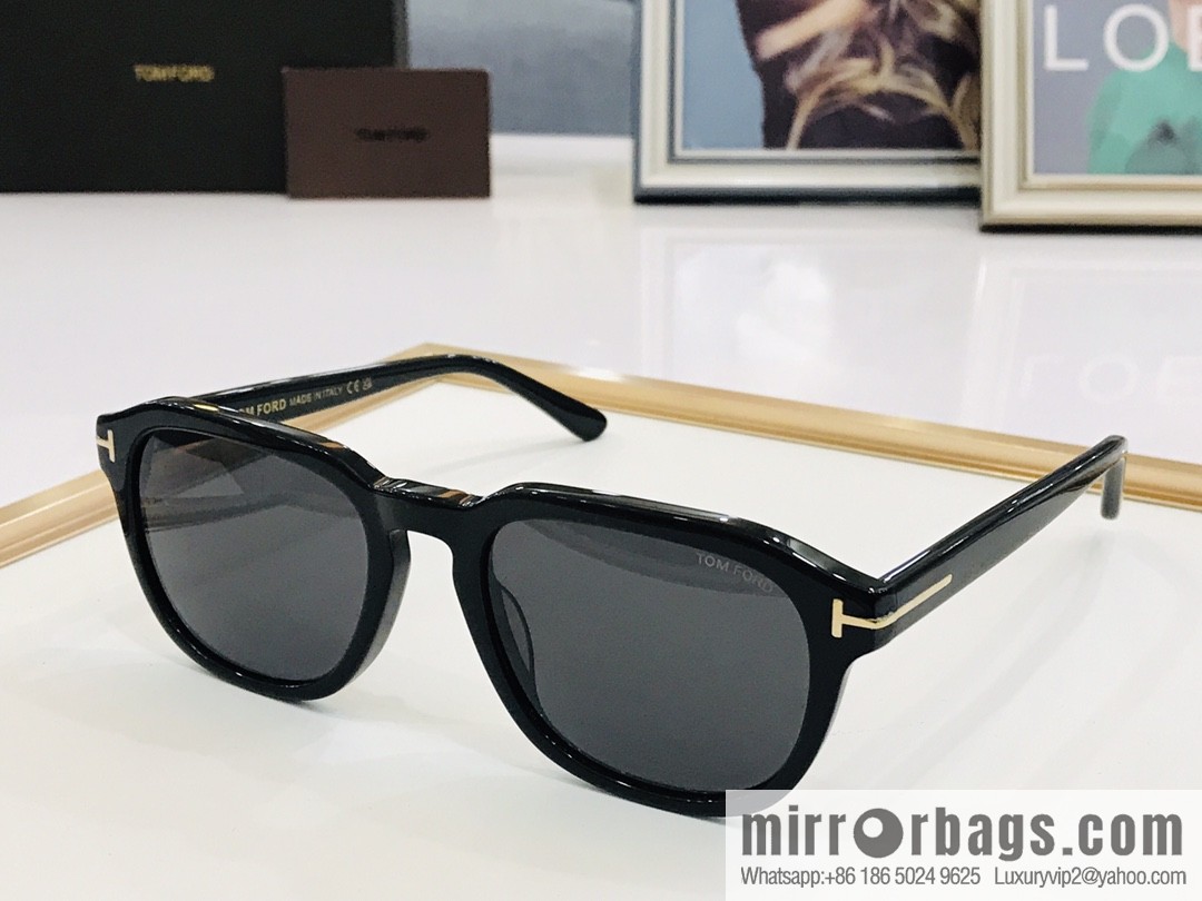 TOM FORD Ultra Light Unisex Sunglasses