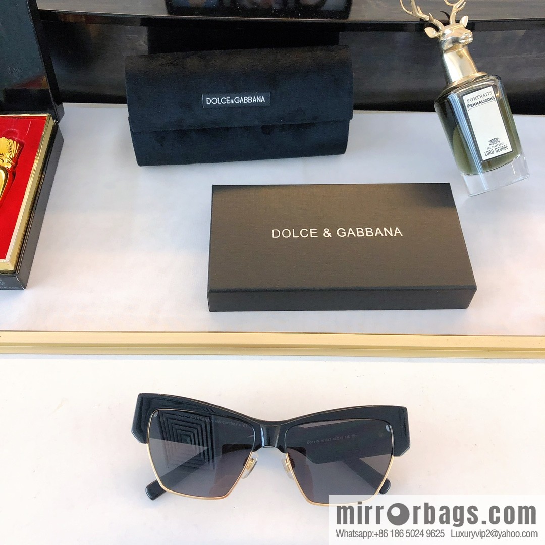 DOLCE & GABBANA Dolce & Gabbana temple three-dimensional letters