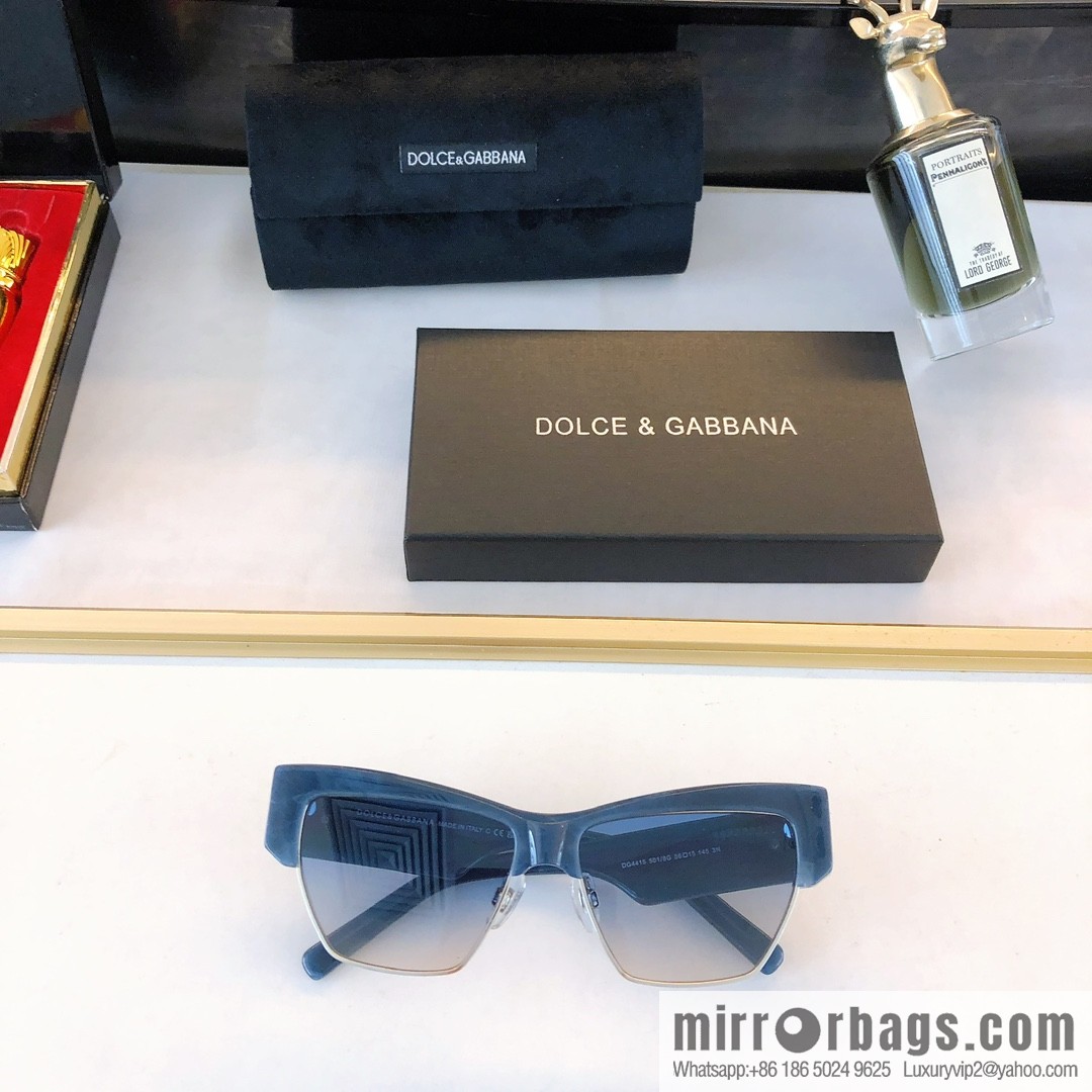 DOLCE & GABBANA Dolce & Gabbana temple three-dimensional letters