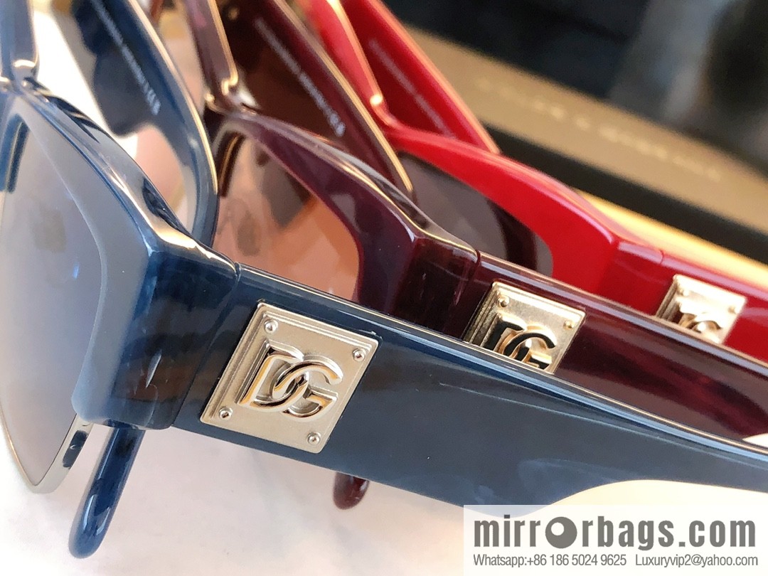 DOLCE & GABBANA Dolce & Gabbana temple three-dimensional letters