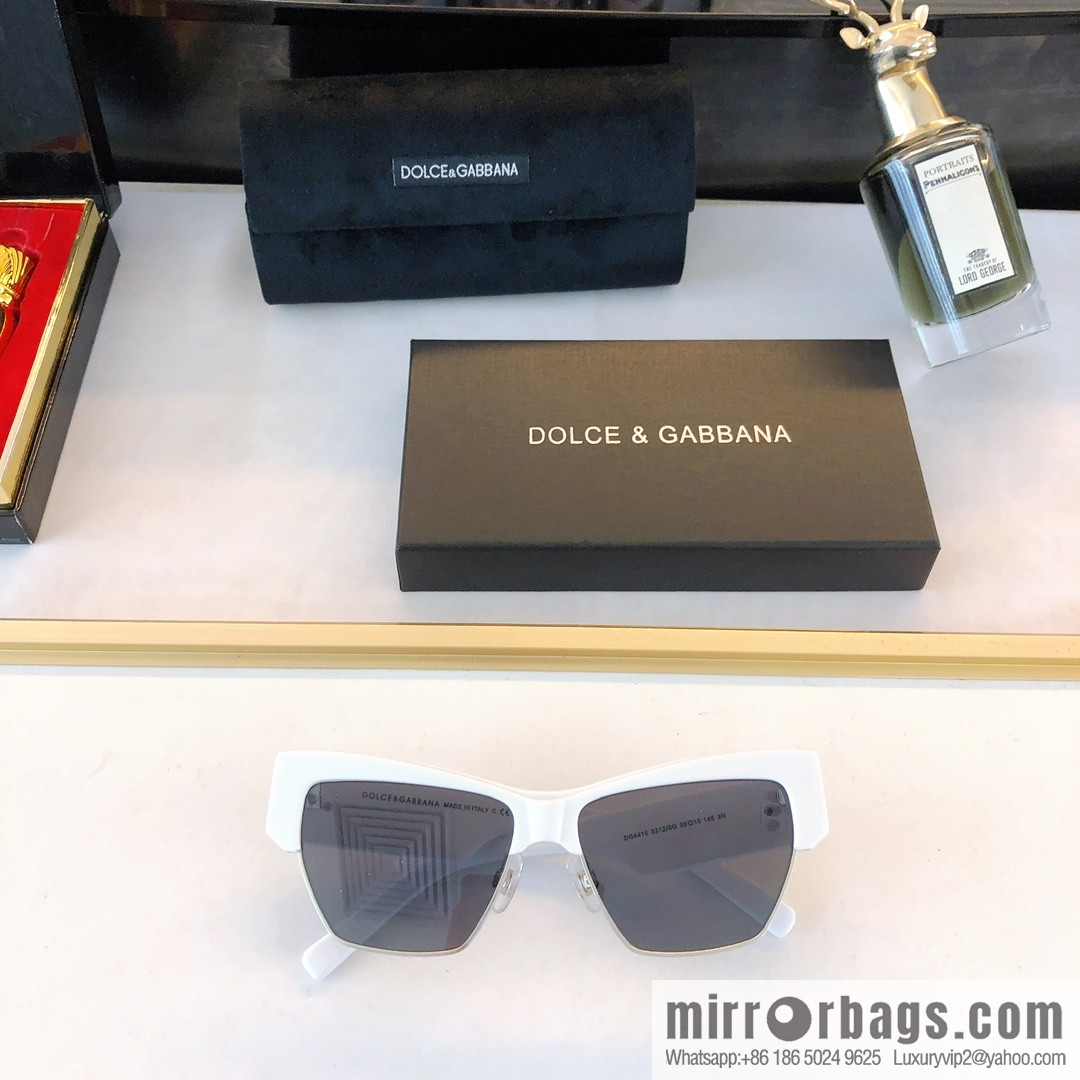 DOLCE & GABBANA Dolce & Gabbana temple three-dimensional letters