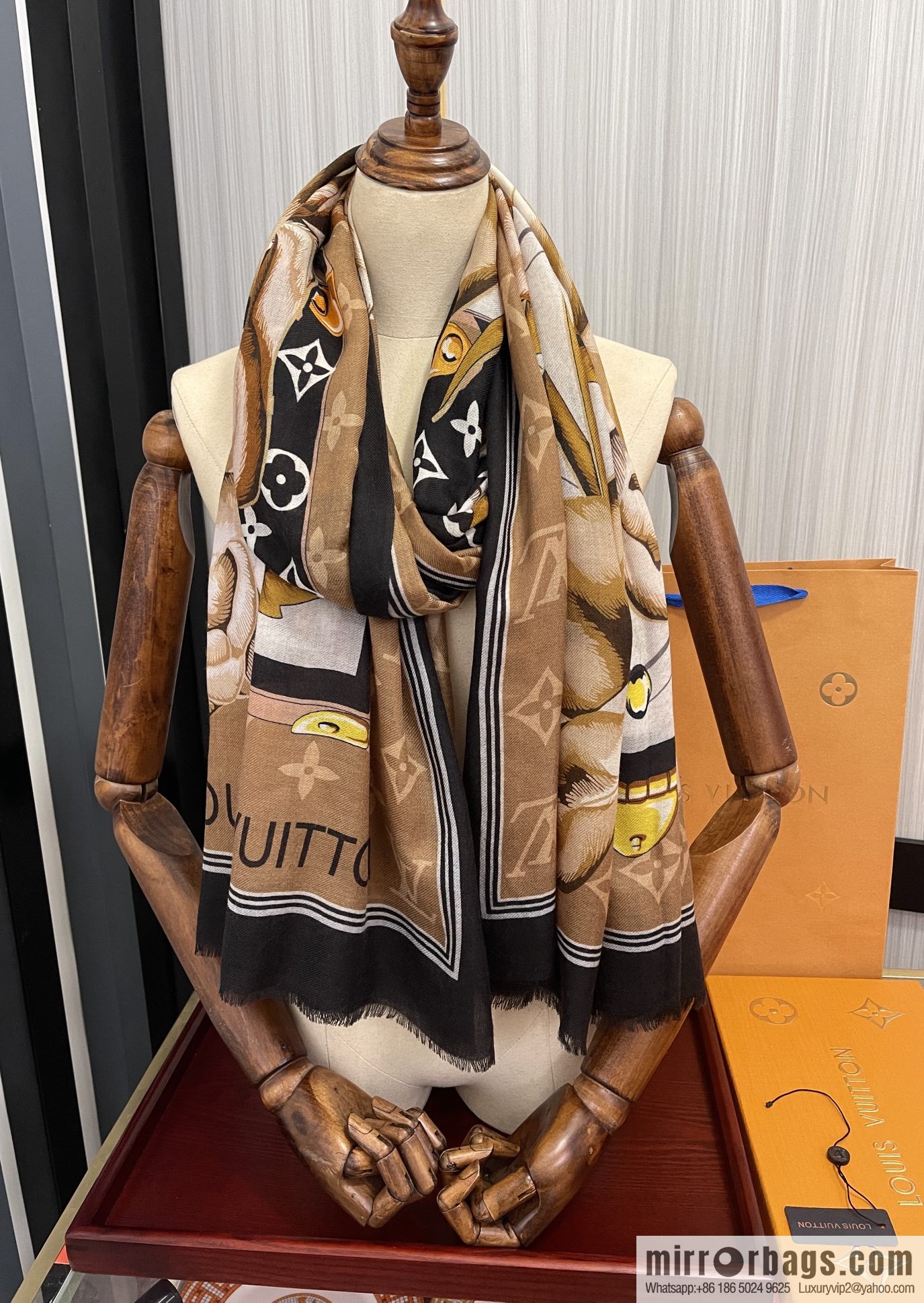 LV Louis Vuitton double-sided ring velvet long towel