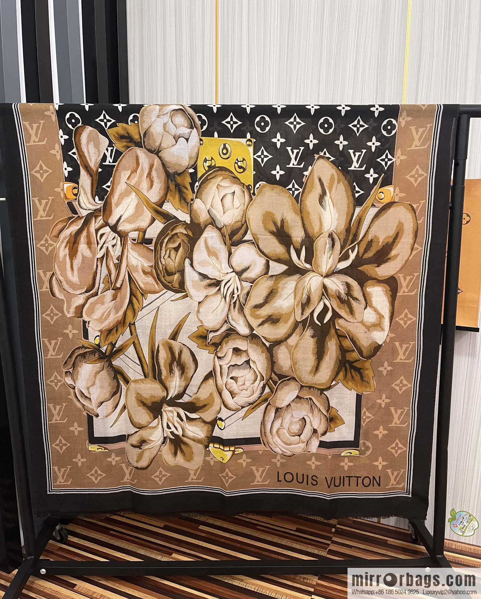 LV Louis Vuitton double-sided ring velvet long towel