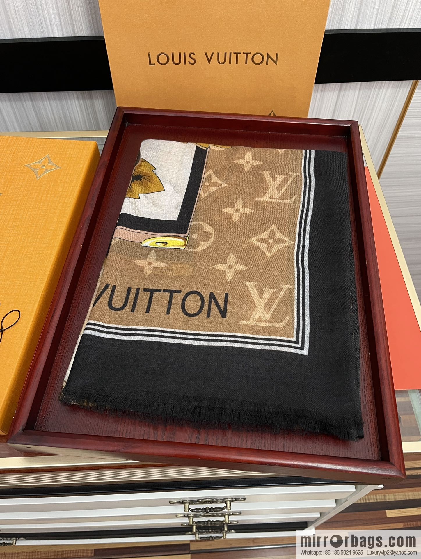LV Louis Vuitton double-sided ring velvet long towel