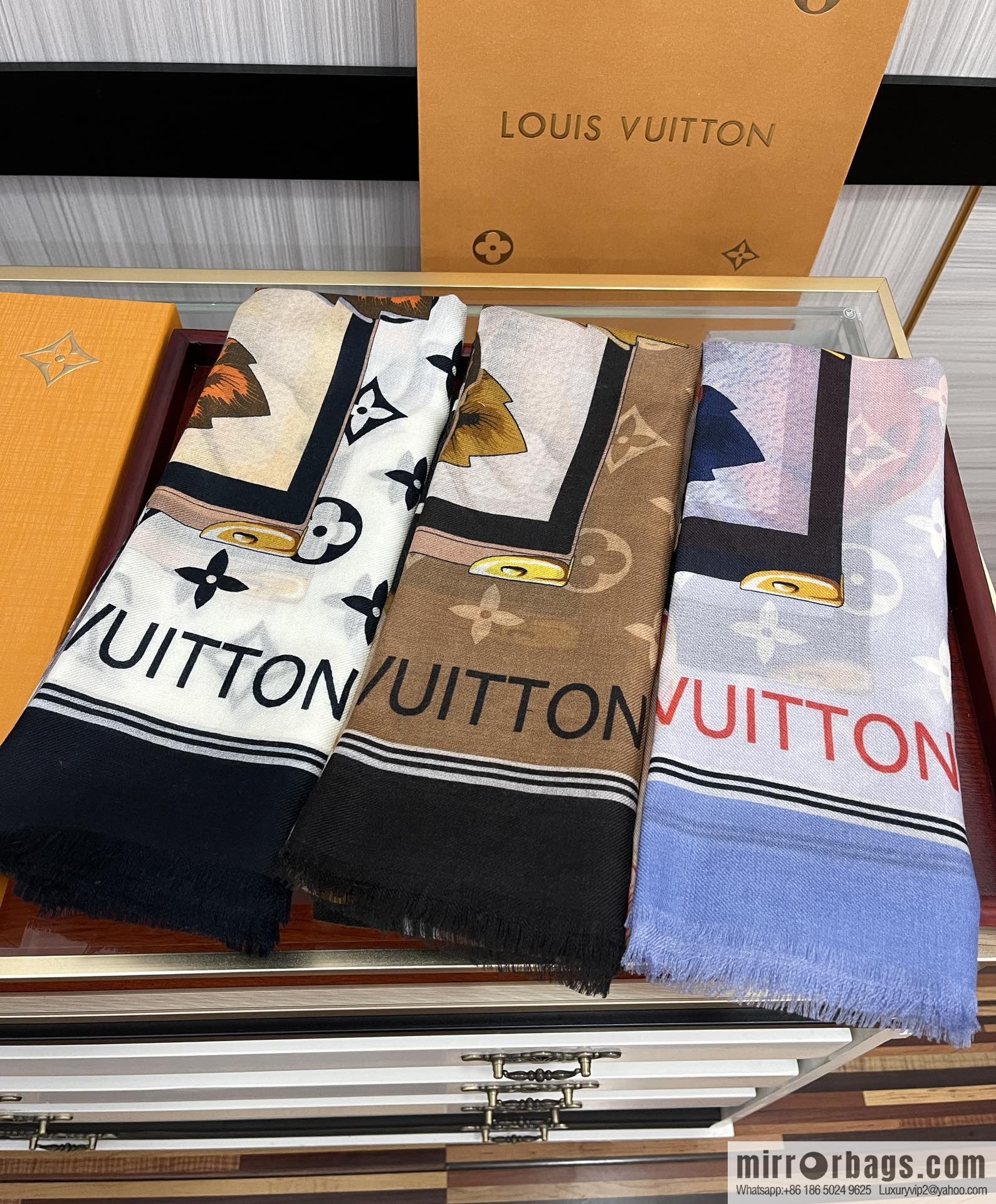LV Louis Vuitton double-sided ring velvet long towel