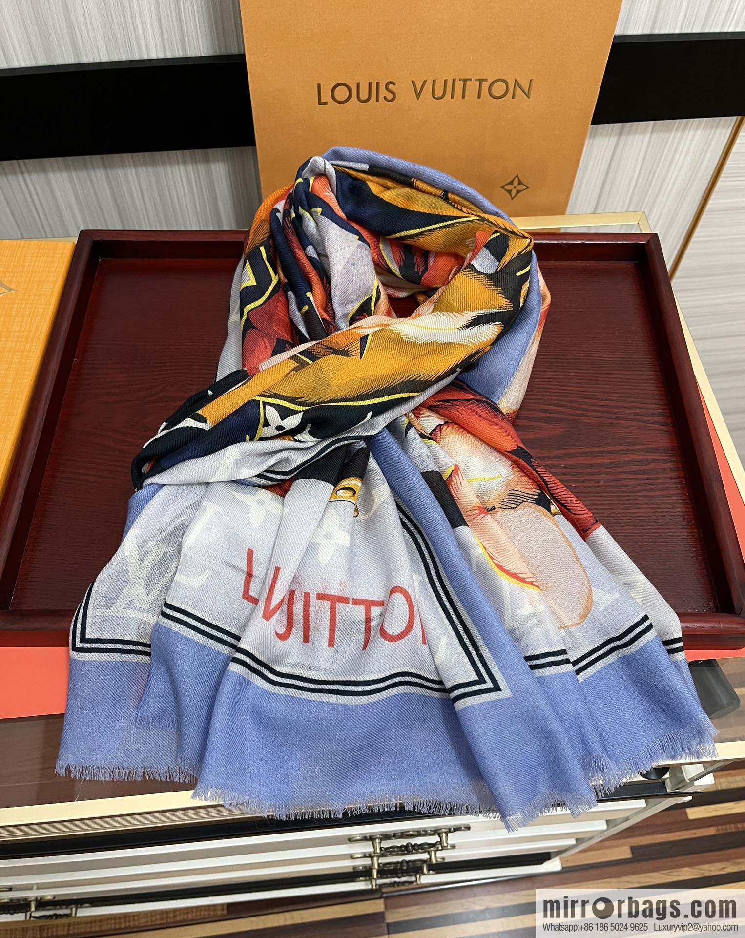 LV Louis Vuitton double-sided ring velvet long towel