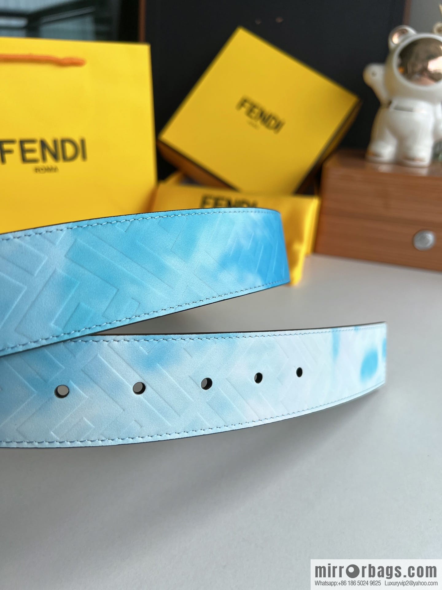 FENDI's latest extraordinary creative gradual change printing light blue double FF cowhide belt 4.0cm
