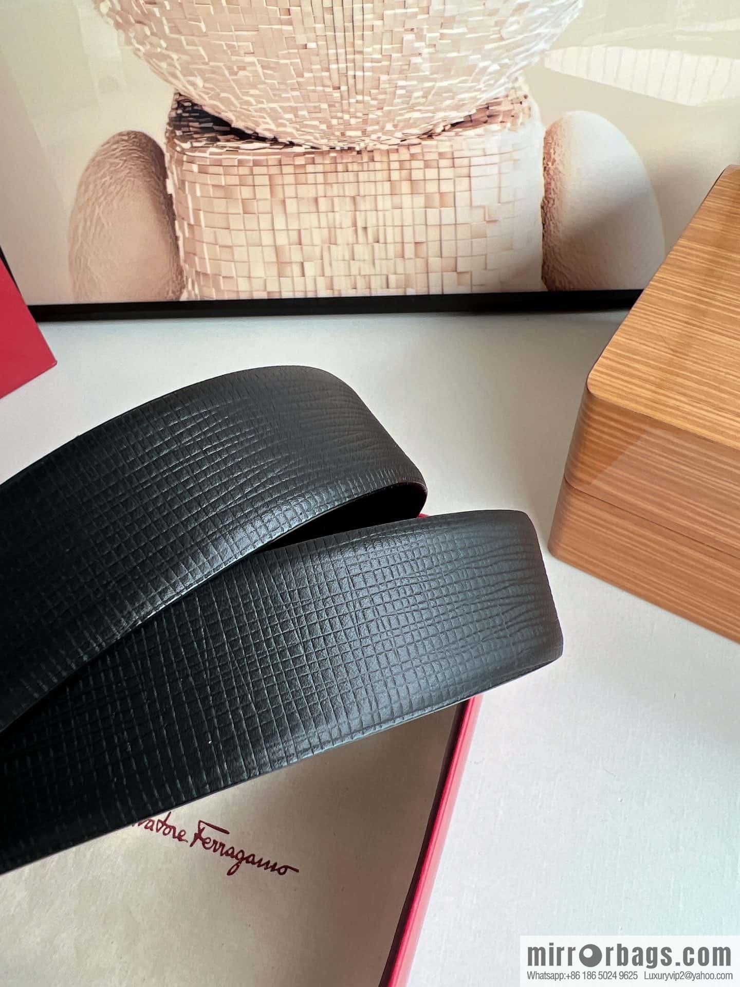 Ferragamo Ferragamo, acrylic black threaded element metal buckle, first layer cowhide belt 3.5CM