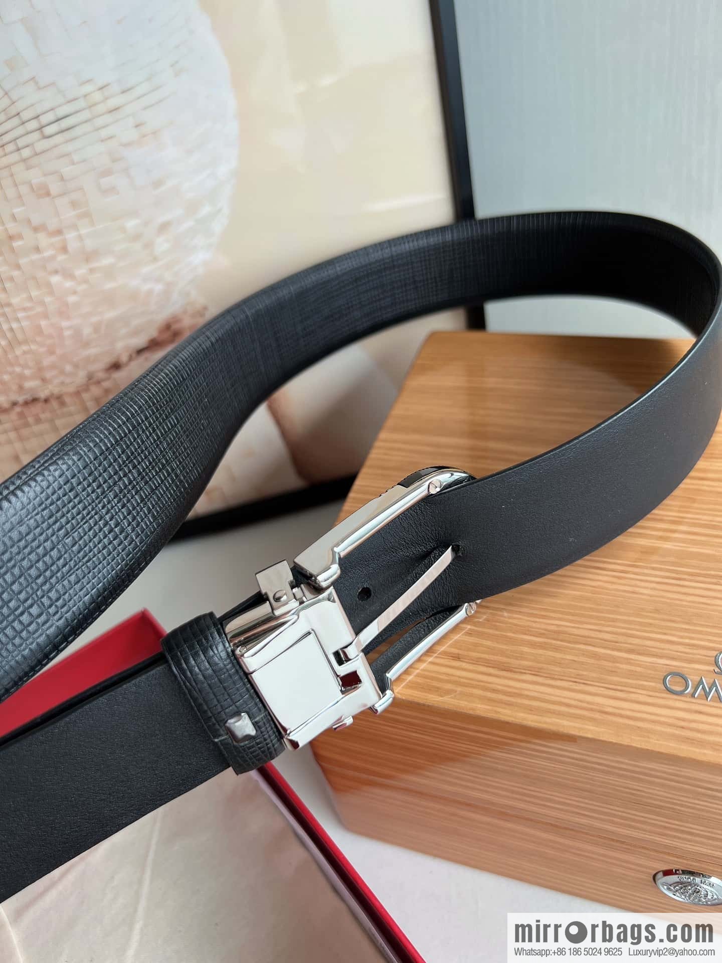 Ferragamo Ferragamo, acrylic black threaded element metal buckle, first layer cowhide belt 3.5CM