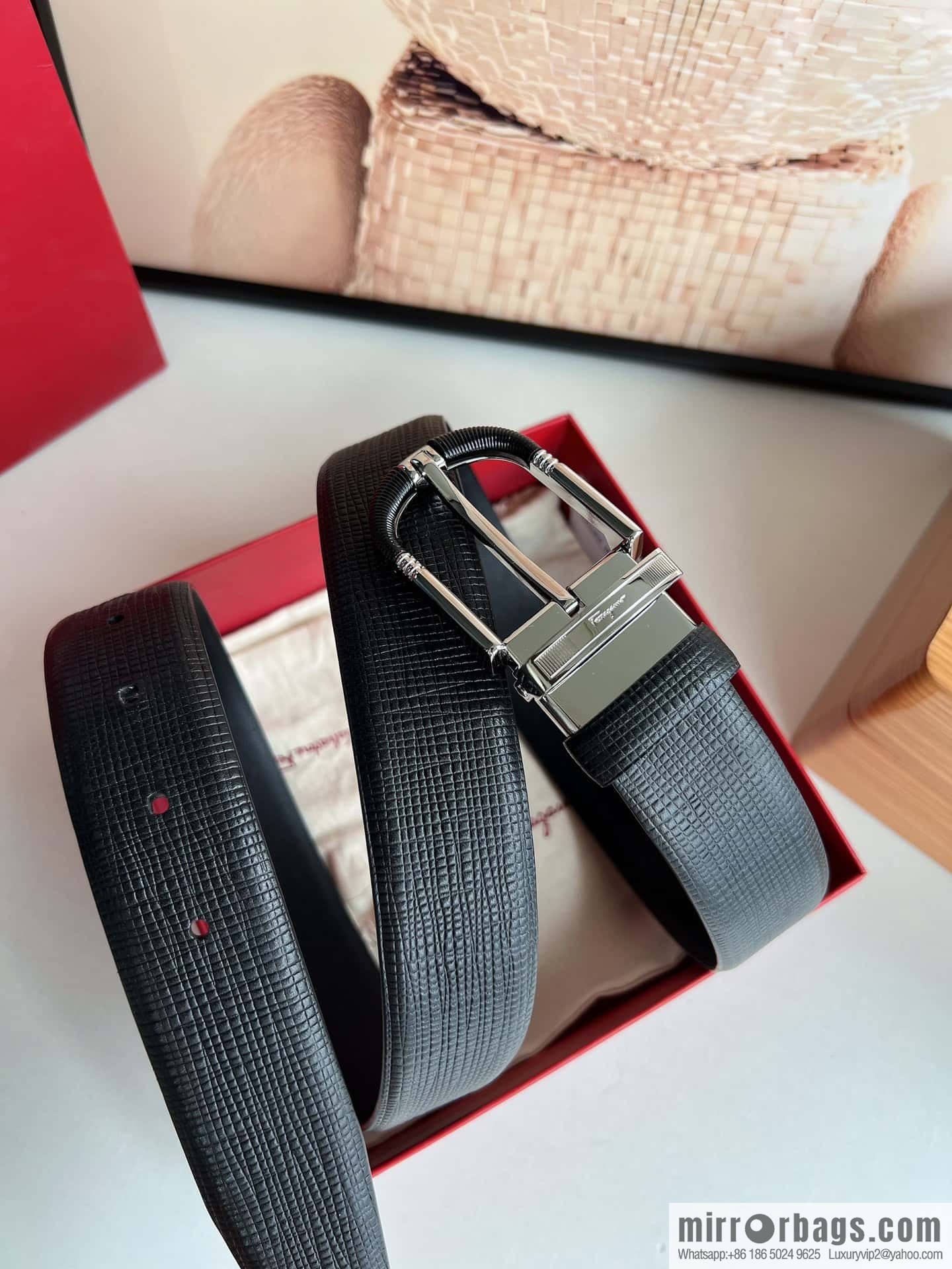 Ferragamo Ferragamo, acrylic black threaded element metal buckle, first layer cowhide belt 3.5CM