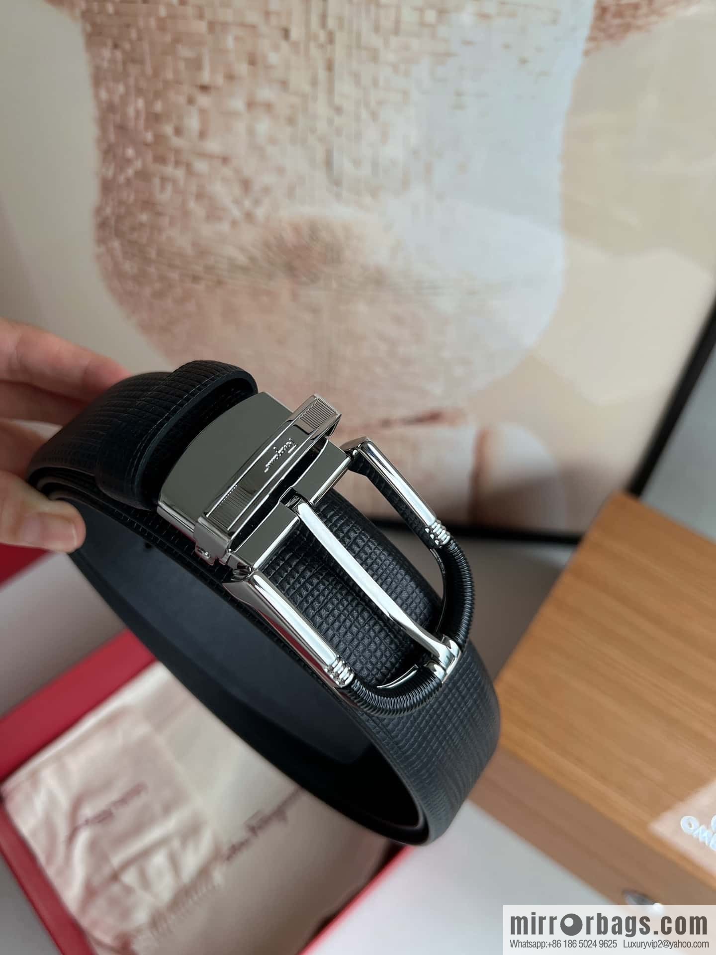 Ferragamo Ferragamo, acrylic black threaded element metal buckle, first layer cowhide belt 3.5CM