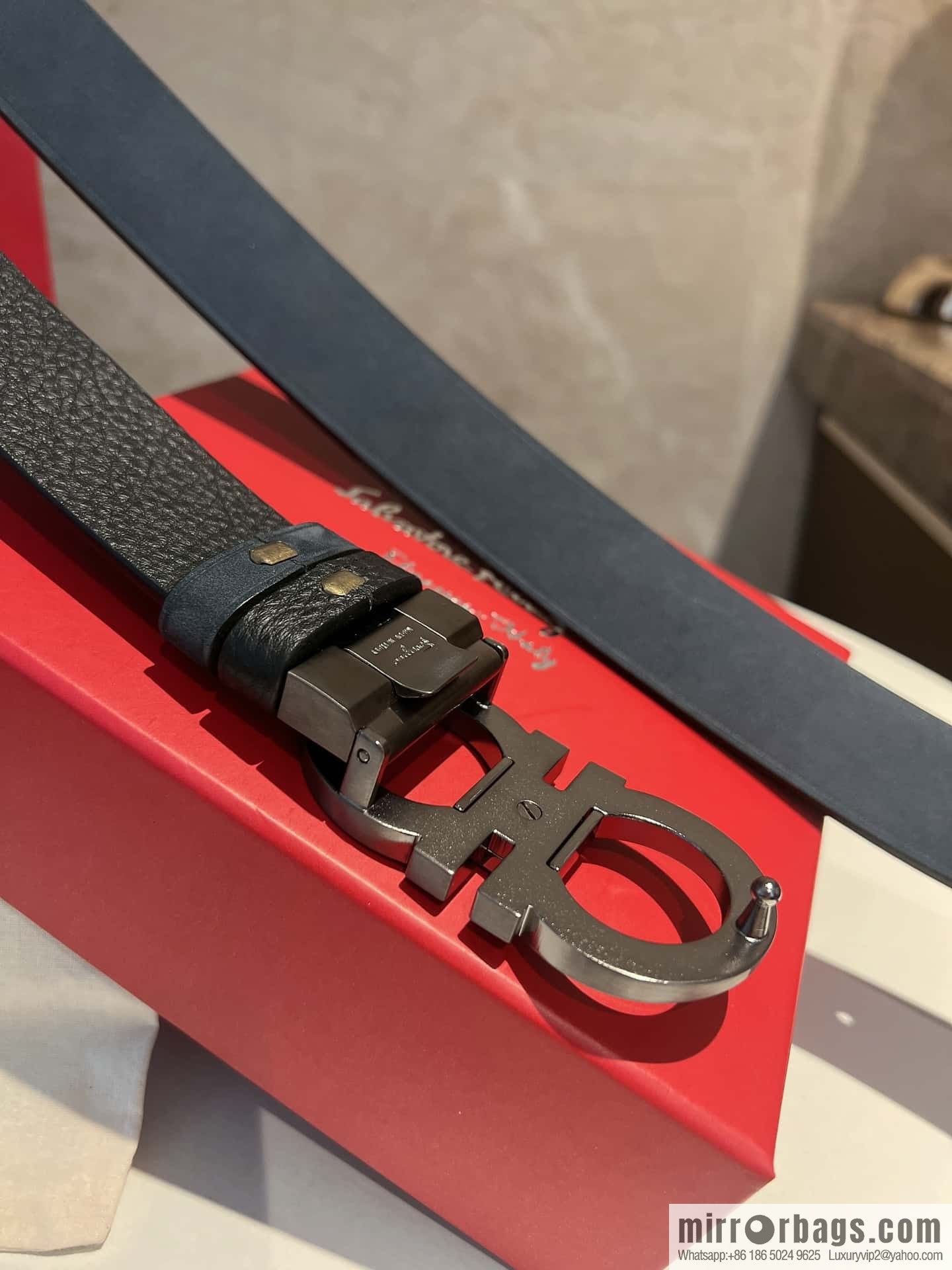 Ferragamo Ferragamo, imported suede and lychee double-sided adjustable belt 3.5cm