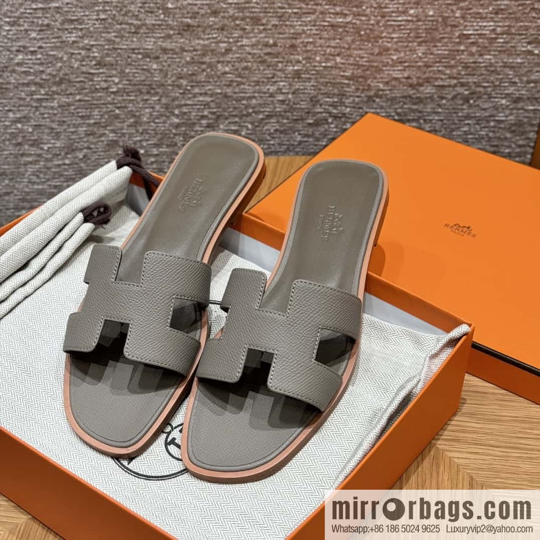 HERMES 181 Oran Slippers M8/Gris Asphalte/Asphalt Grey Epsom/Palmprint