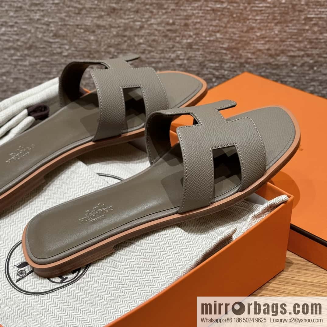 HERMES 181 Oran Slippers M8/Gris Asphalte/Asphalt Grey Epsom/Palmprint
