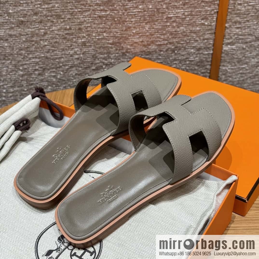HERMES 181 Oran Slippers M8/Gris Asphalte/Asphalt Grey Epsom/Palmprint