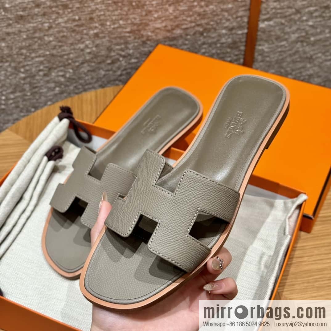 HERMES 181 Oran Slippers M8/Gris Asphalte/Asphalt Grey Epsom/Palmprint