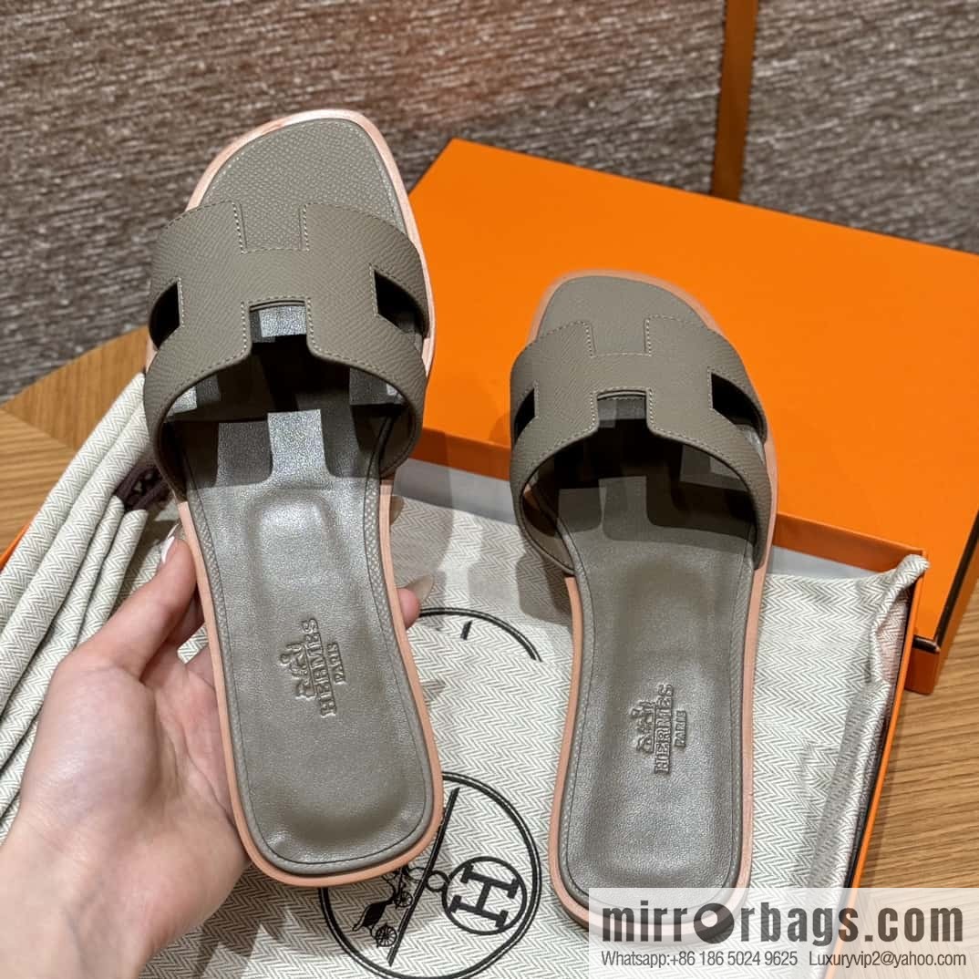 HERMES 181 Oran Slippers M8/Gris Asphalte/Asphalt Grey Epsom/Palmprint