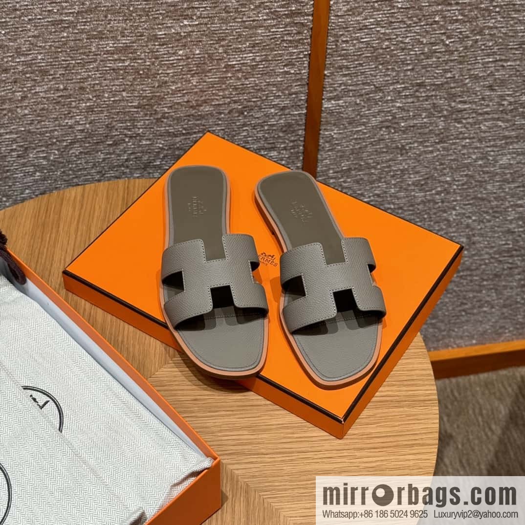 HERMES 181 Oran Slippers M8/Gris Asphalte/Asphalt Grey Epsom/Palmprint