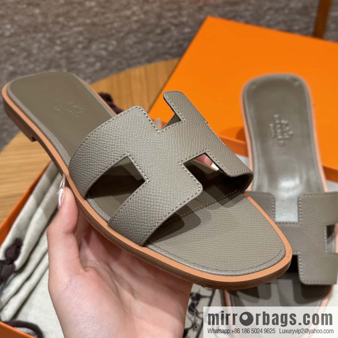 HERMES 181 Oran Slippers M8/Gris Asphalte/Asphalt Grey Epsom/Palmprint