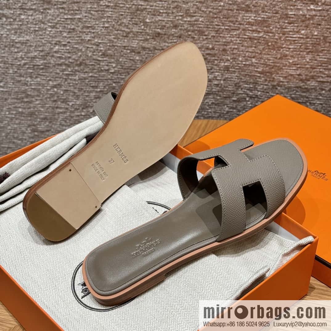 HERMES 181 Oran Slippers M8/Gris Asphalte/Asphalt Grey Epsom/Palmprint