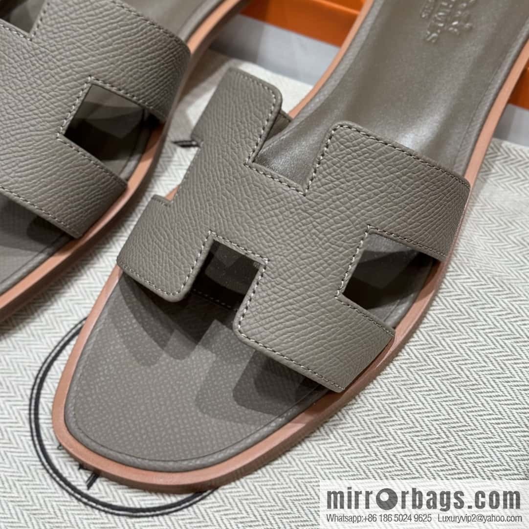 HERMES 181 Oran Slippers M8/Gris Asphalte/Asphalt Grey Epsom/Palmprint