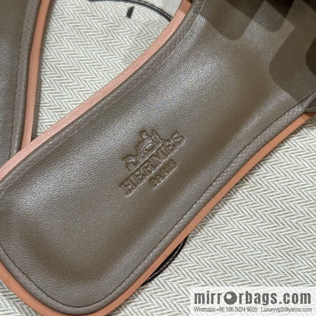 HERMES 181 Oran Slippers M8/Gris Asphalte/Asphalt Grey Epsom/Palmprint