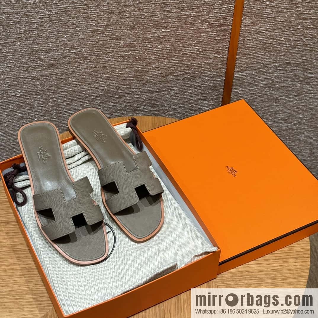 HERMES 181 Oran Slippers M8/Gris Asphalte/Asphalt Grey Epsom/Palmprint