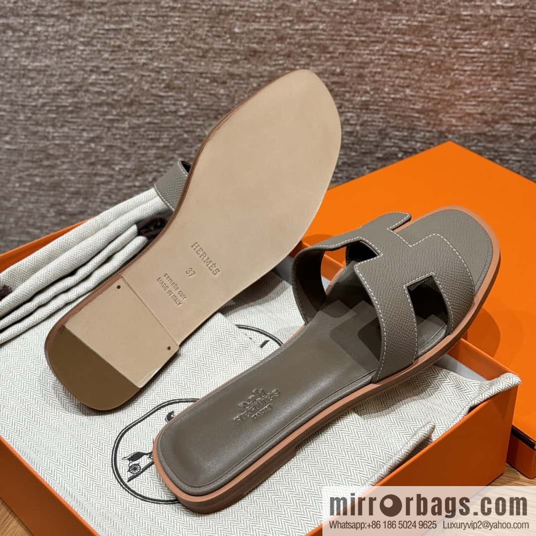 HERMES 181 Oran Slippers M8/Gris Asphalte/Asphalt Grey Epsom/Palmprint