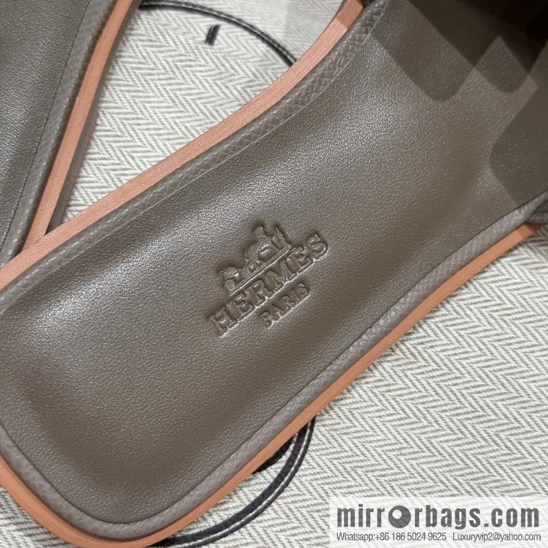 HERMES 181 Oran Slippers M8/Gris Asphalte/Asphalt Grey Epsom/Palmprint