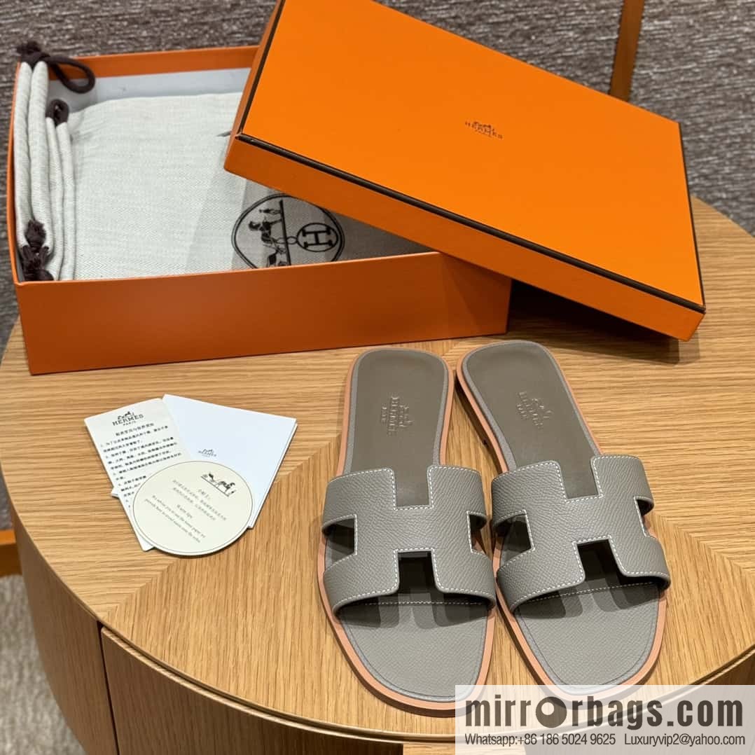 HERMES 181 Oran Slippers M8/Gris Asphalte/Asphalt Grey Epsom/Palmprint