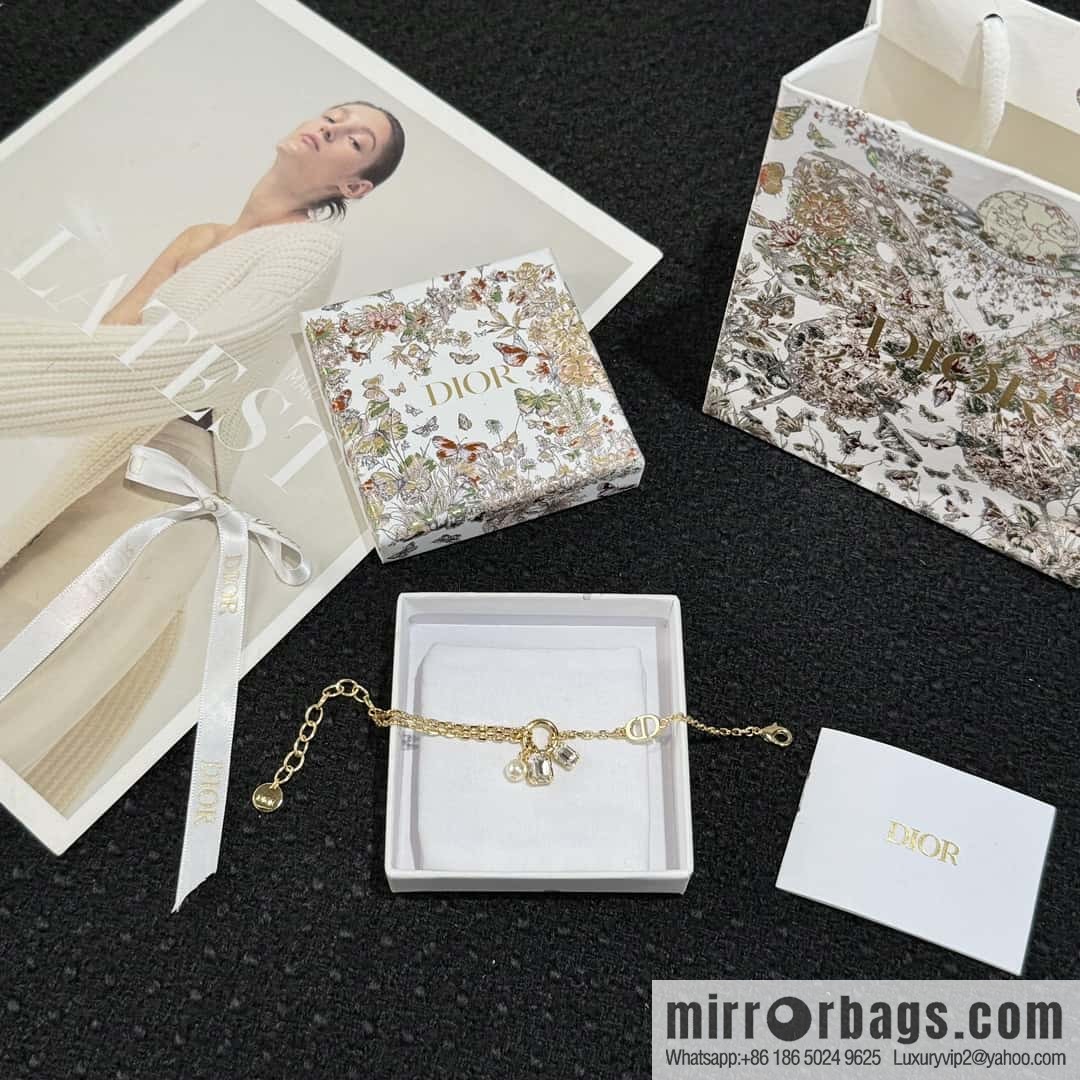 New ☑️ Dior full diamond stud earrings