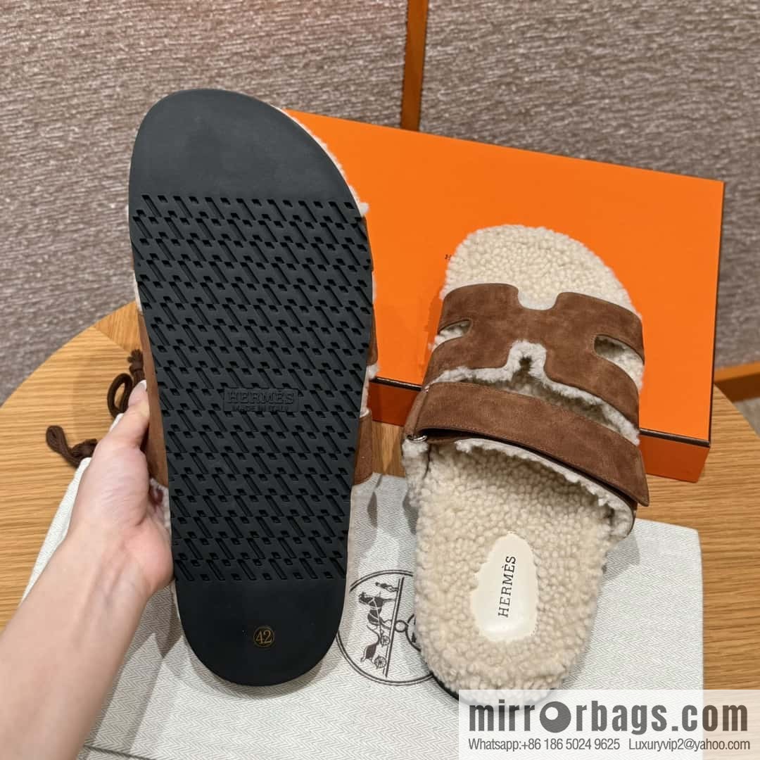 HERMES 180 Chypre men's lamb wool, smoked brown/Brun Fume suede/Chamois/woolskin