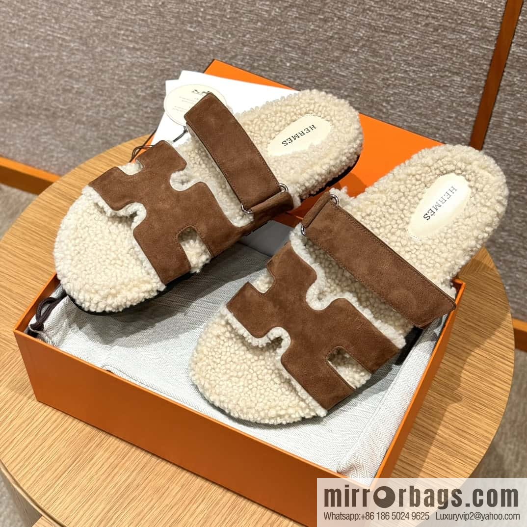 HERMES 180 Chypre men's lamb wool, smoked brown/Brun Fume suede/Chamois/woolskin