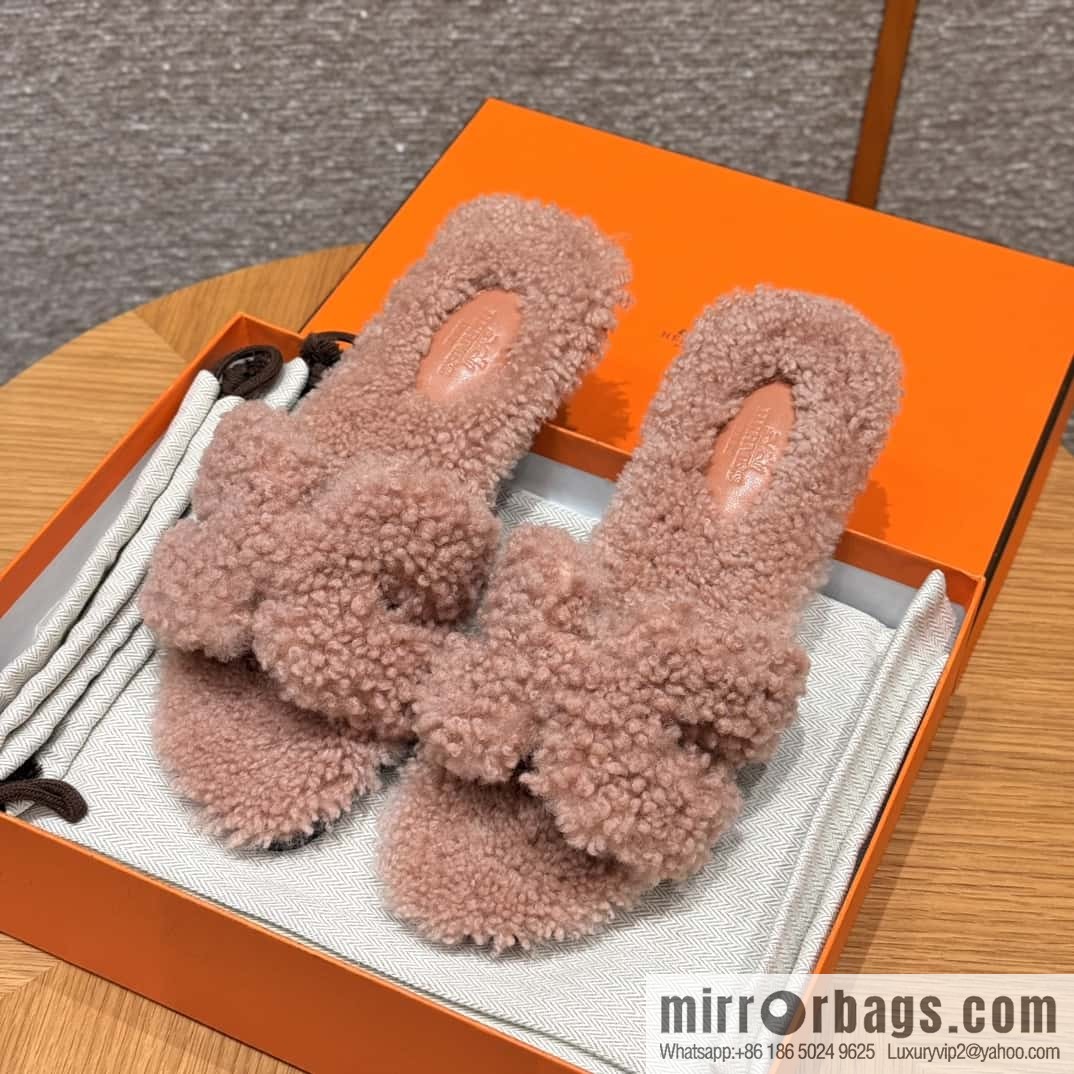 HERMES 181 Oran sandals, Naked pink/woolskin