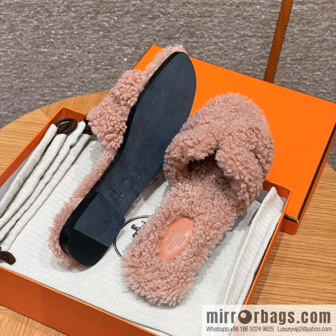 HERMES 181 Oran sandals, Naked pink/woolskin