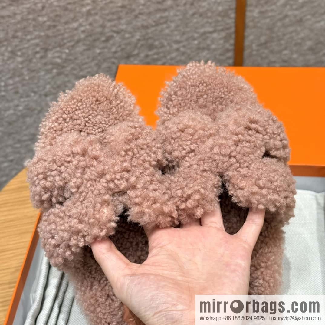 HERMES 181 Oran sandals, Naked pink/woolskin