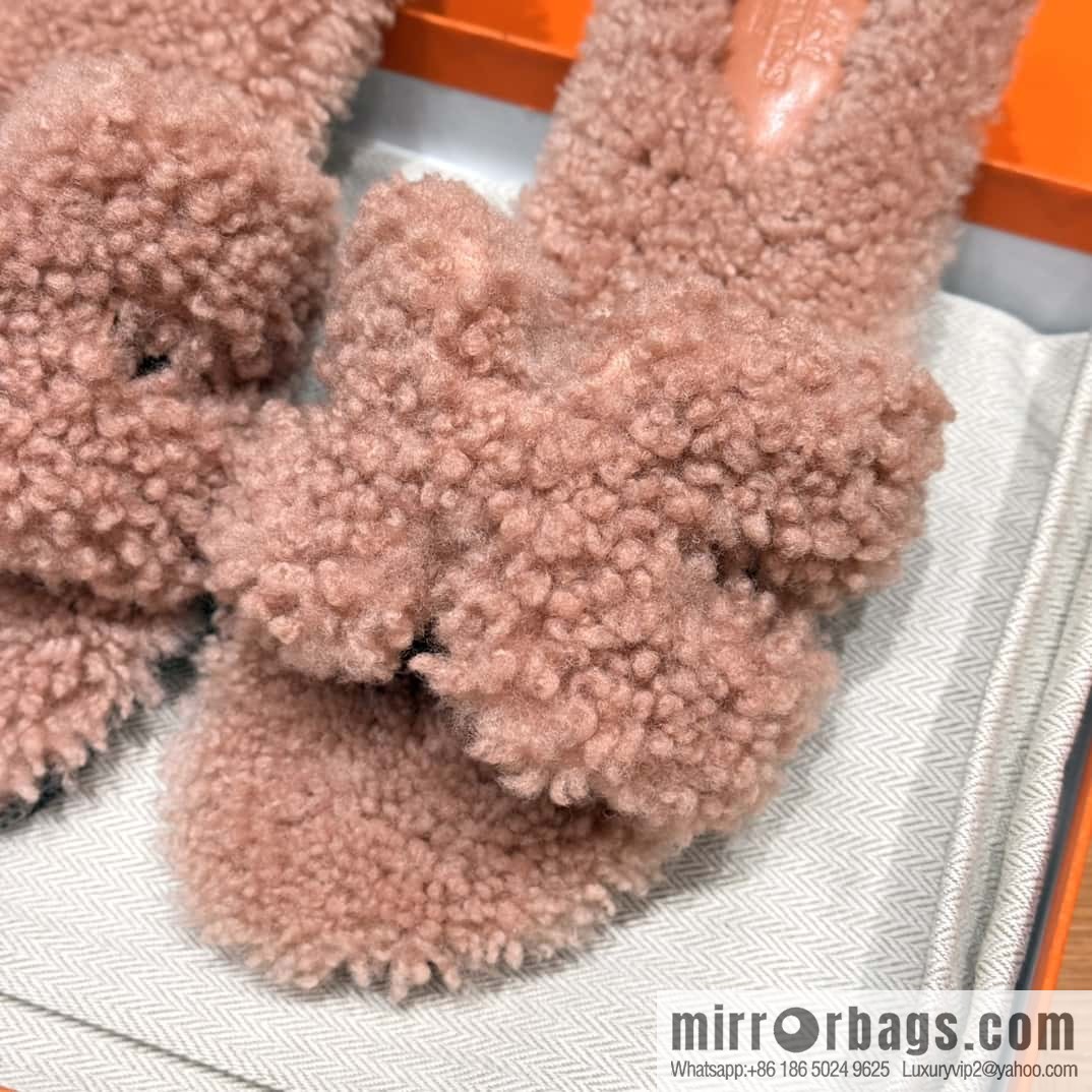 HERMES 181 Oran sandals, Naked pink/woolskin