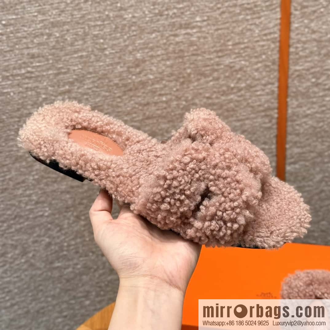 HERMES 181 Oran sandals, Naked pink/woolskin