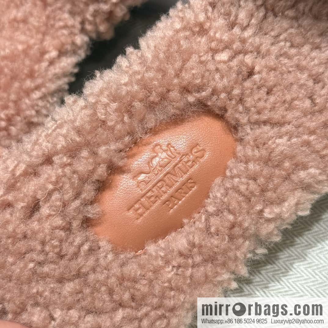 HERMES 181 Oran sandals, Naked pink/woolskin